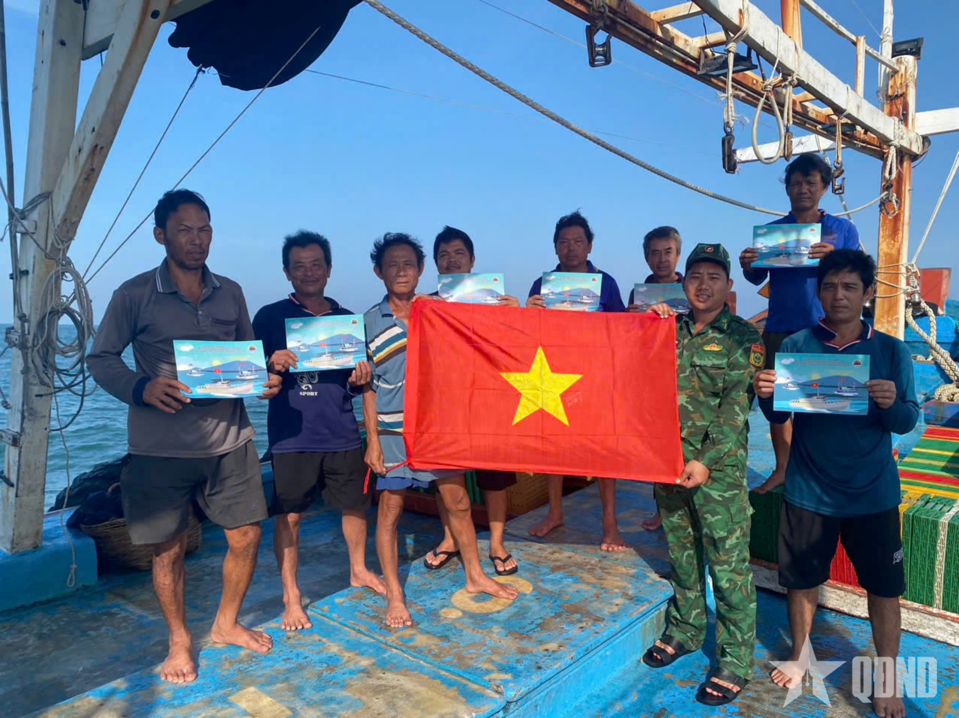 Hải đoàn Biên phòng 18 tuyên truyền cao điểm phòng, chống khai thác hải sản bất hợp pháp